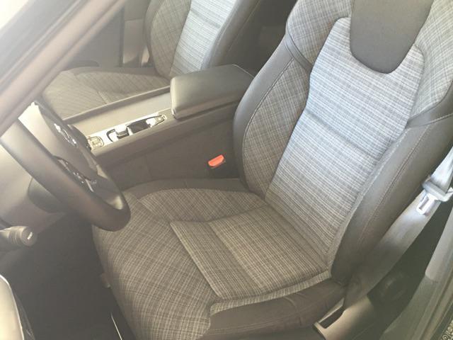 VOLVO XC60 B4 (Diesel Hybrid) 197cv Momentum *IVA deducibile*
