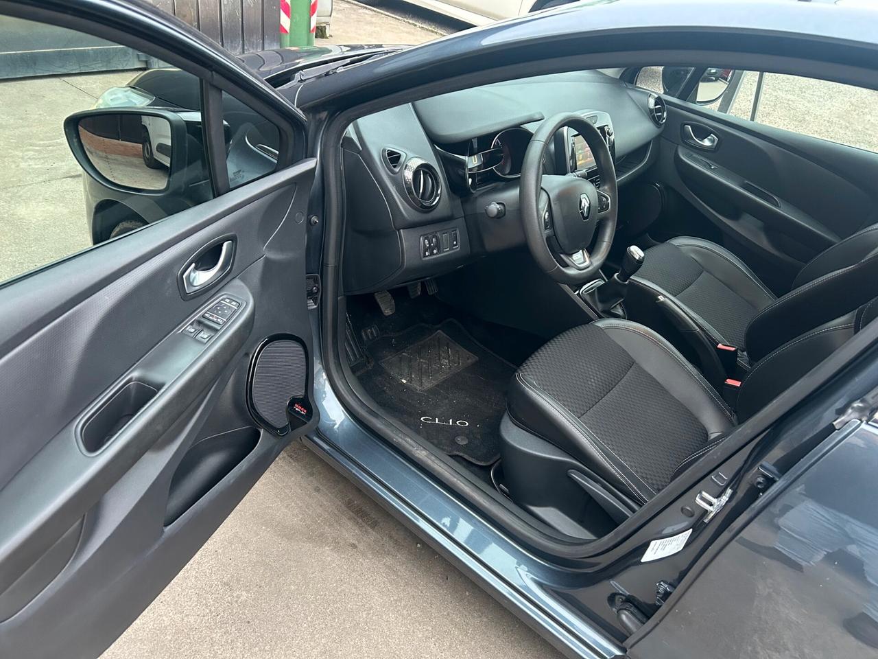 Renault Clio dCi 8V 75 CV 5 porte Moschino Zen