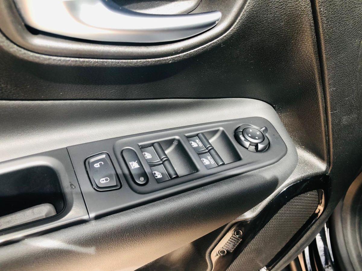 Jeep Renegade 1.6 M.Jet 120cv Dawn of Justice Total Black