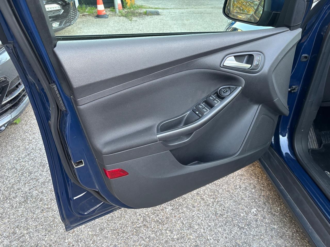 Ford Focus 1.0 benzina 5 porte