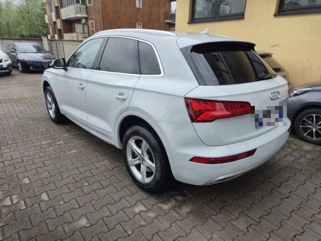 AUDI Q5 40 TDI quattro S tronic Business Sport