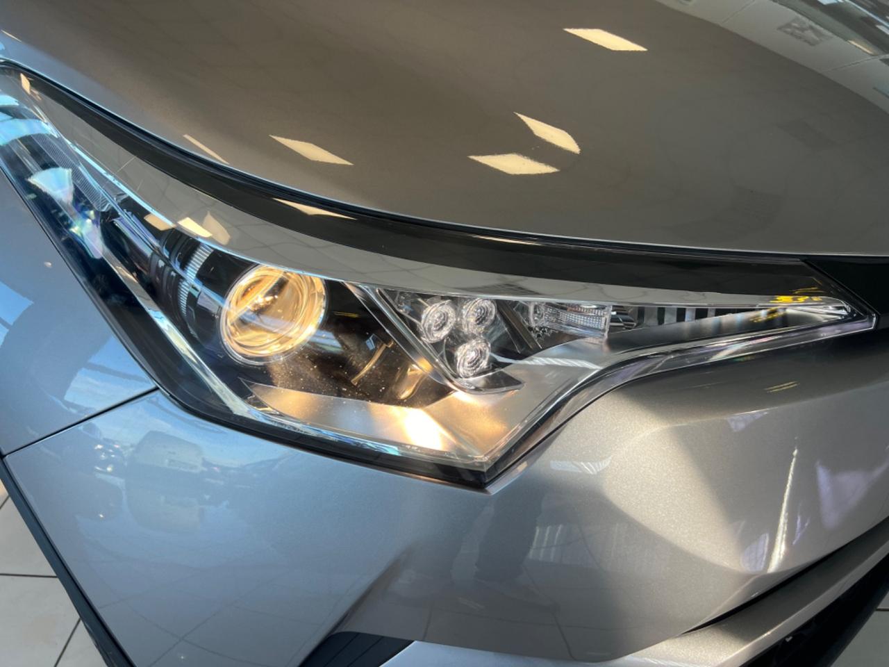 Toyota C-HR 1.8 Hybrid E-CVT Business