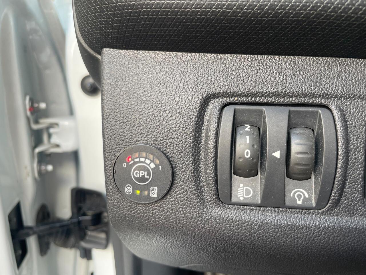 Renault Clio TCe 12V 90 CV GPL 5 porte Moschino Intens FINANZIABILE