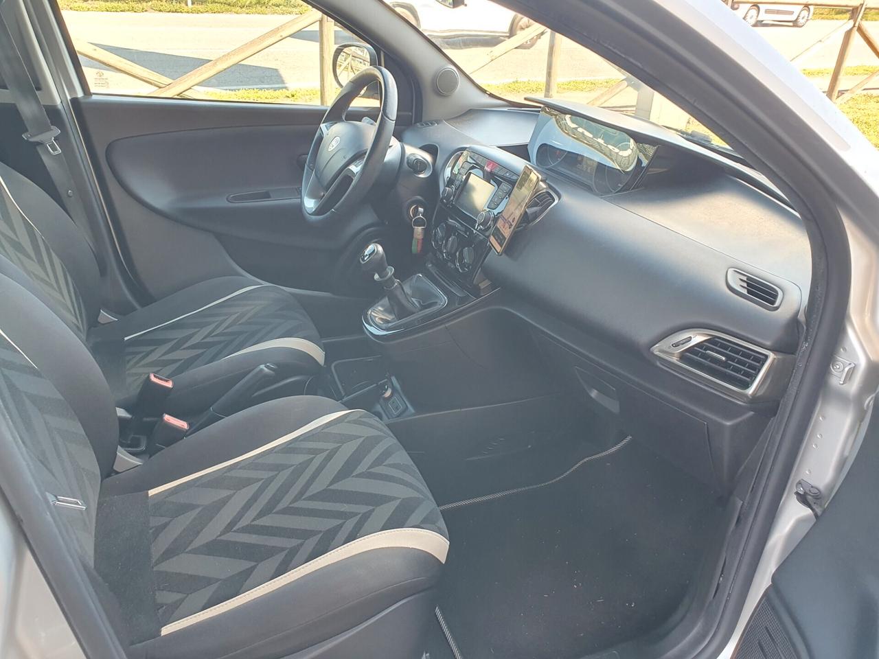Lancia Ypsilon 1.2 69 CV 5 porte Mya