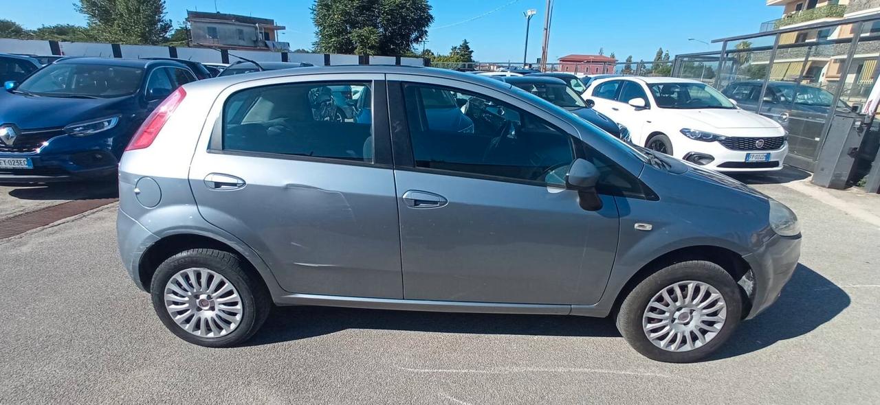 Fiat Grande Punto ENTRA E LEGGI
