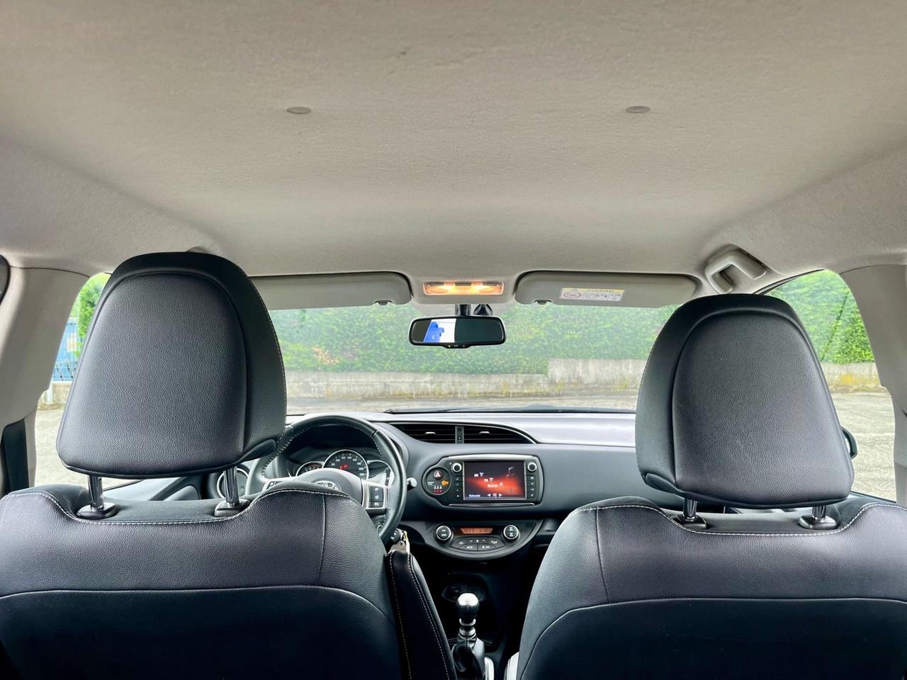 Toyota Yaris 1.3benz 2015 90.000km perfetta per neopatentati