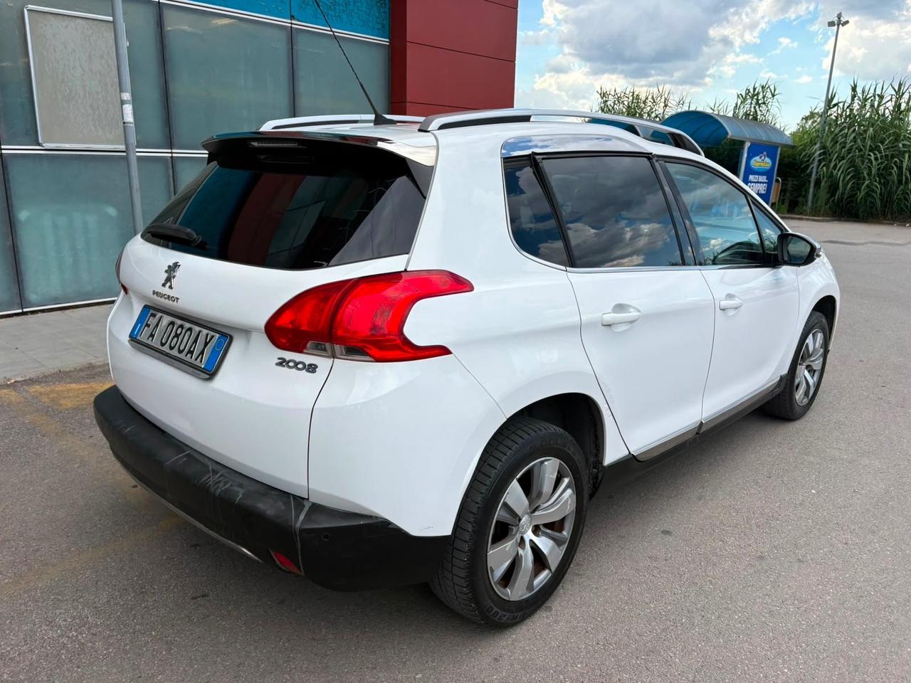 Peugeot 2008 PureTech 82 Allure 2015 131.000 KM