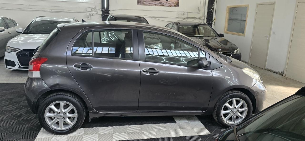 Toyota Yaris 1.0 BENZINA 95CV 5 porte Sol 2010