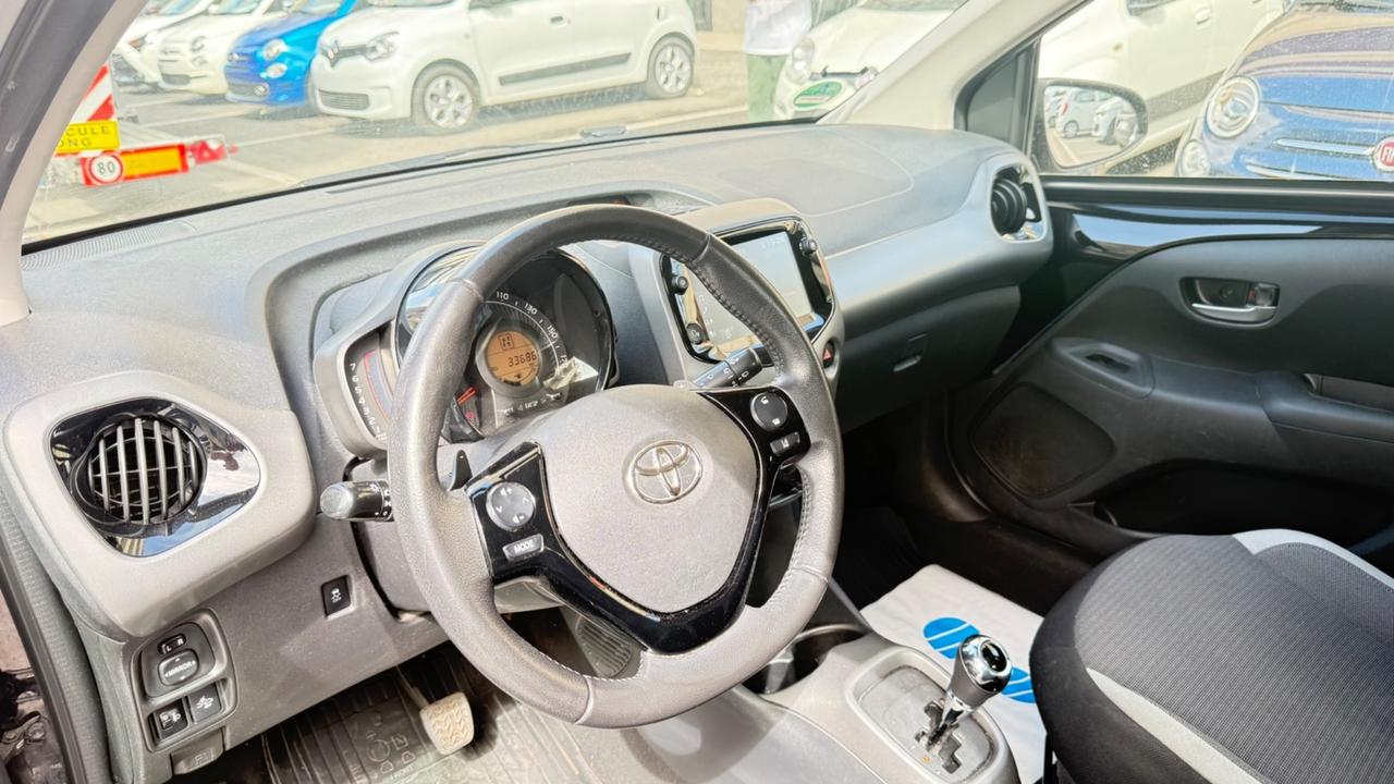 Toyota Aygo Connect 1.0 VVT-i 72 CV 5 porte x-play LED NAVI KAMERA CERCHI 16 PDC BLUETOOTH