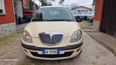 Lancia Ypsilon 1.2 benzina neopatentati