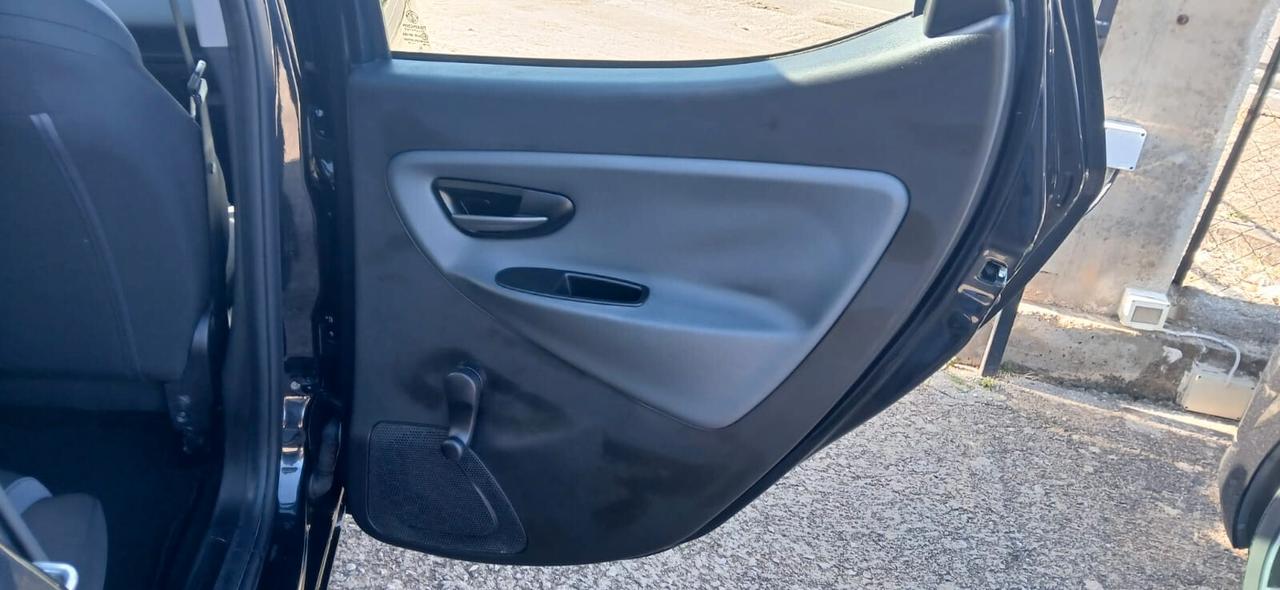 Lancia Ypsilon 1.2 69 CV GPL Gold - 2016