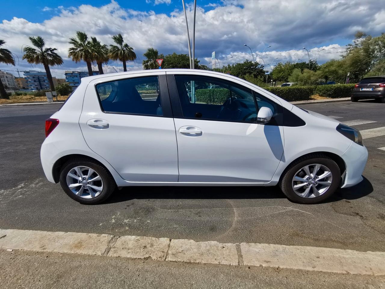 Toyota Yaris 1.4 D-4D 5 porte Lounge 2016