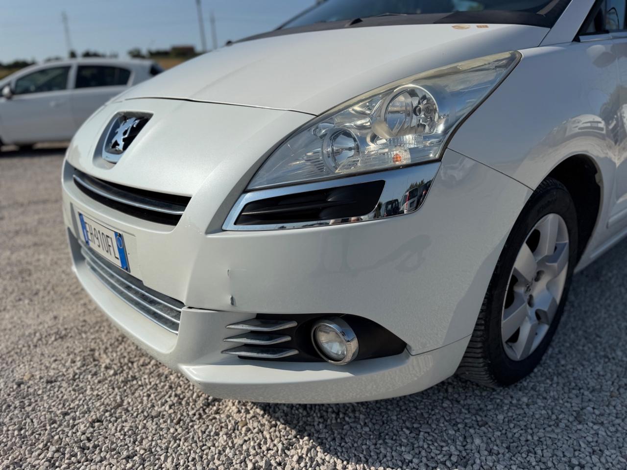 Peugeot 5008 1.6 e-HDi 112CV Stop&Start cambio robotizzato Tecno