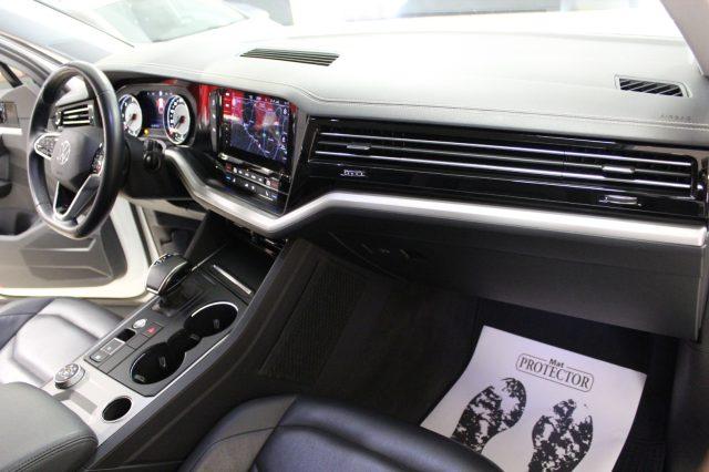 VOLKSWAGEN Touareg 3.0 V6 TDI "Km E SERVICE CERTIFICATI VOLKSWAGEN"