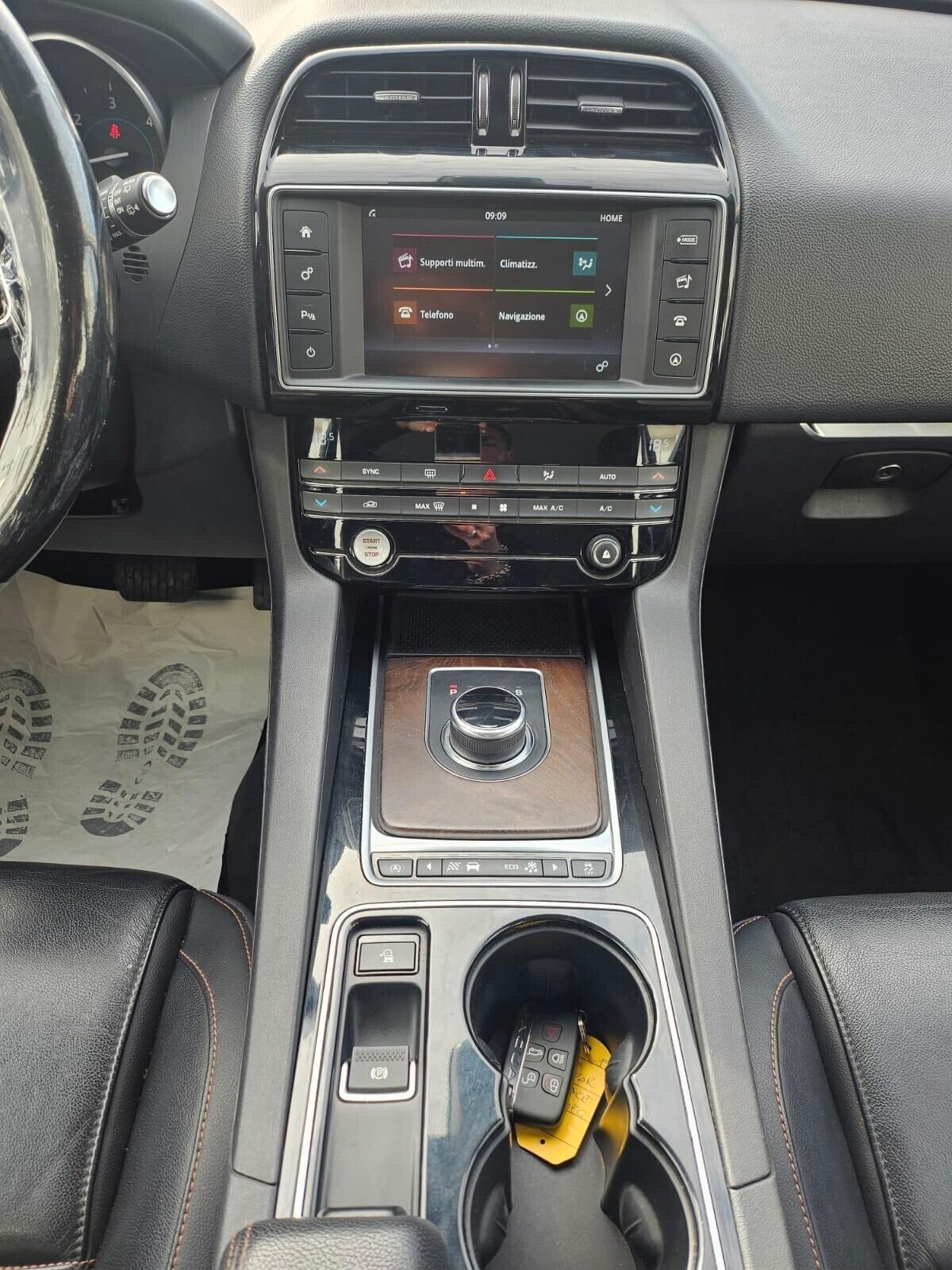 Jaguar F-Pace 2.0 D 180 CV AWD Prestige