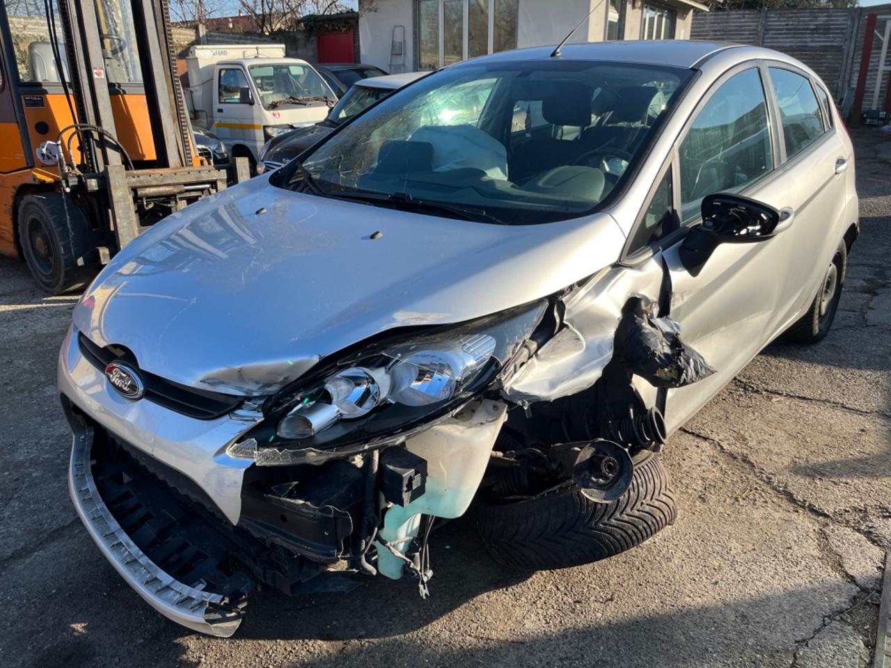 Ford Fiesta 1.4 TDCi 5p. 2011 incidentata