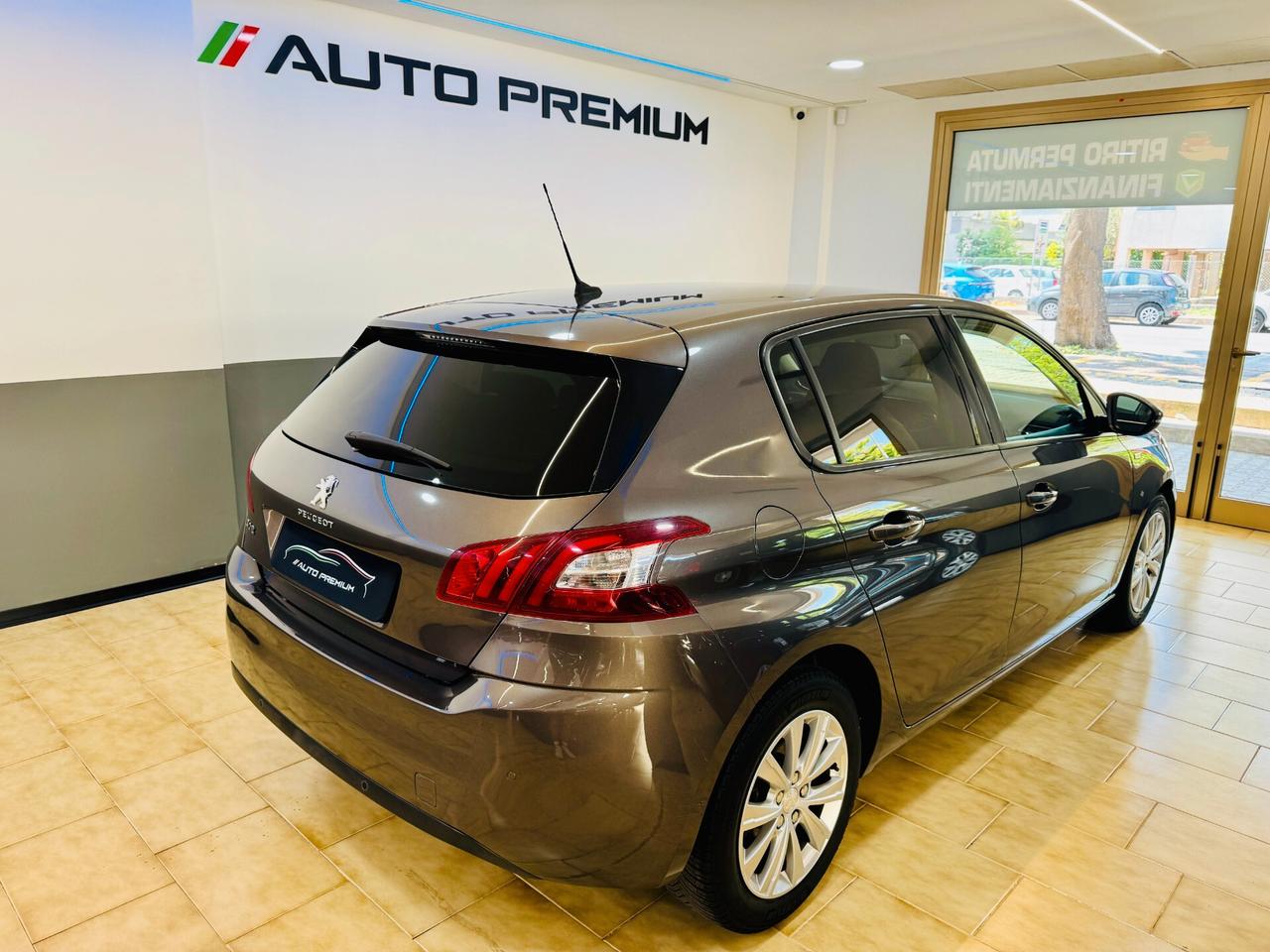 Peugeot 308 Active 110 Cv - Navi / R.Camera