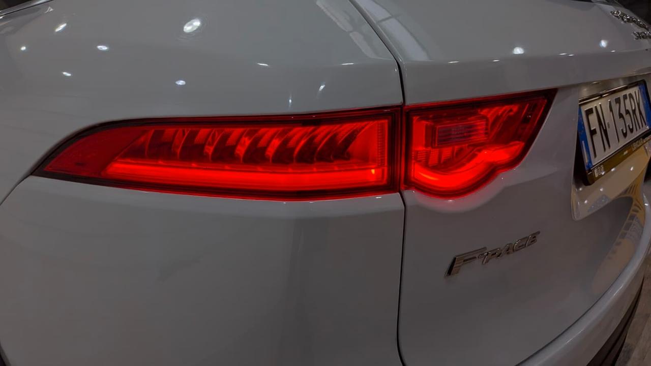 Jaguar F-Pace 2.0 D 180 CV AWD Prestige