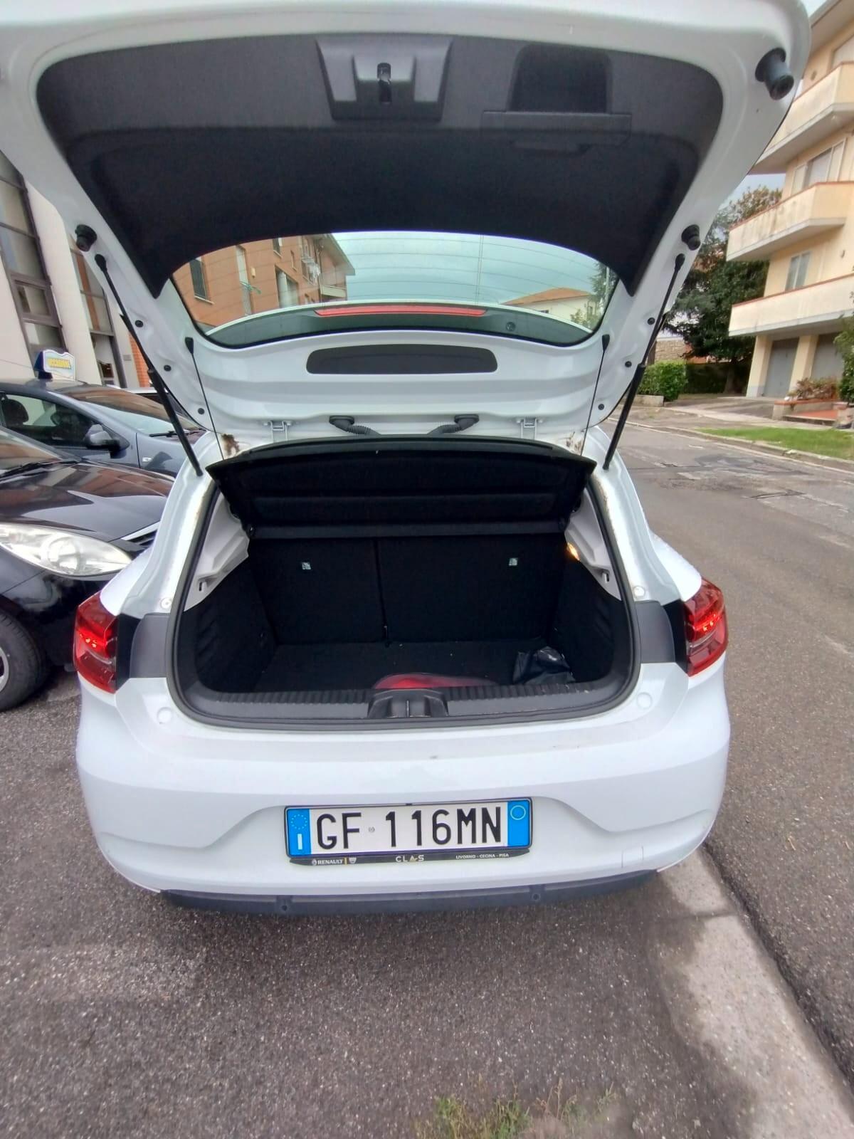 Renault Clio Full Hybrid E-Tech 140 CV 5 porte Initiale Paris