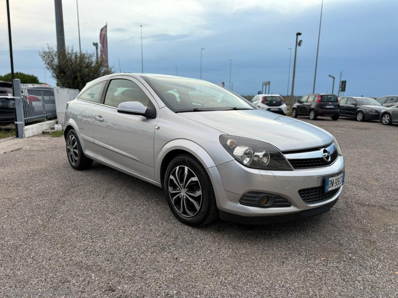 OPEL Astra GTC 1.7 CDTI 125 CV 3p. Cosmo