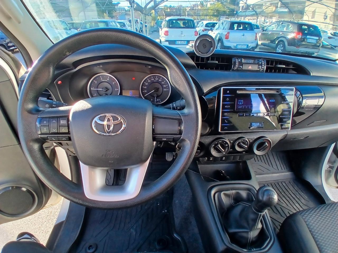 TOYOTA HILUX 2.4 D 4WD DOUBLE CAB 2017