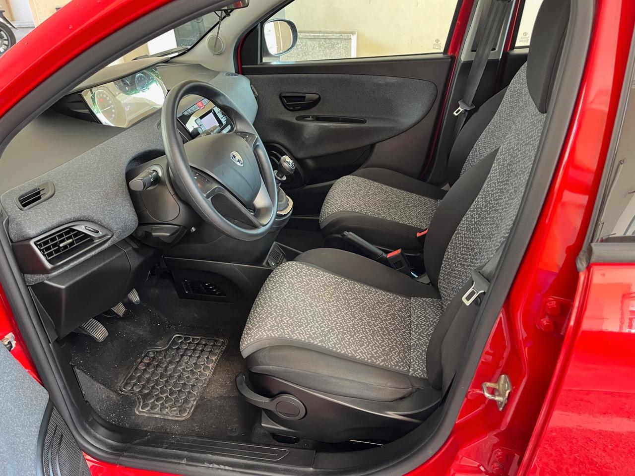 Lancia Ypsilon 1.0 FireFly 5 porte S&S Hybrid Silver Plus