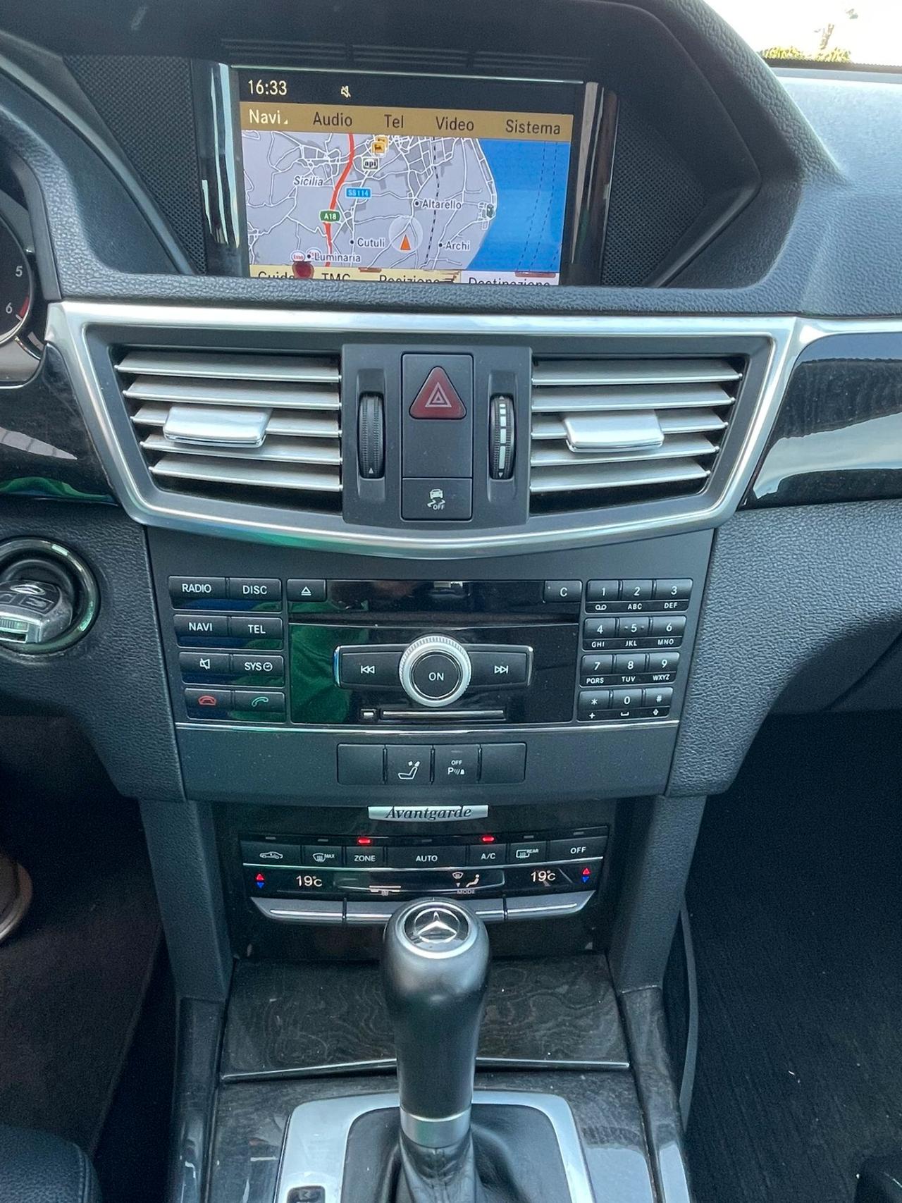 Mercedes-benz E 220 CDI BlueEFFICIENCY Avantgarde
