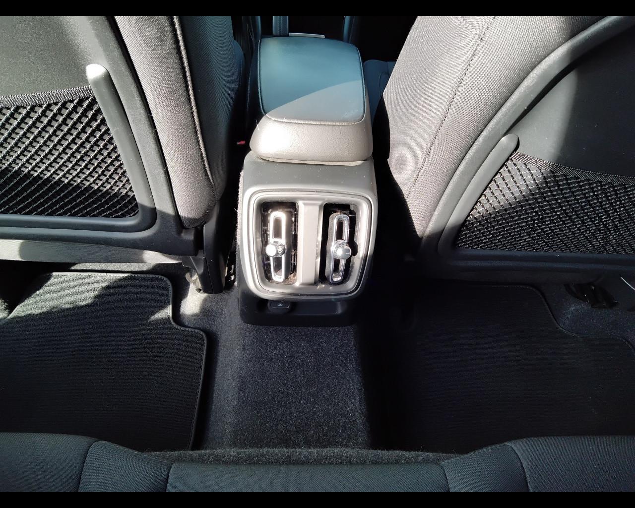 VOLVO XC40 - XC40 1.5 t2 Momentum Pro auto my21