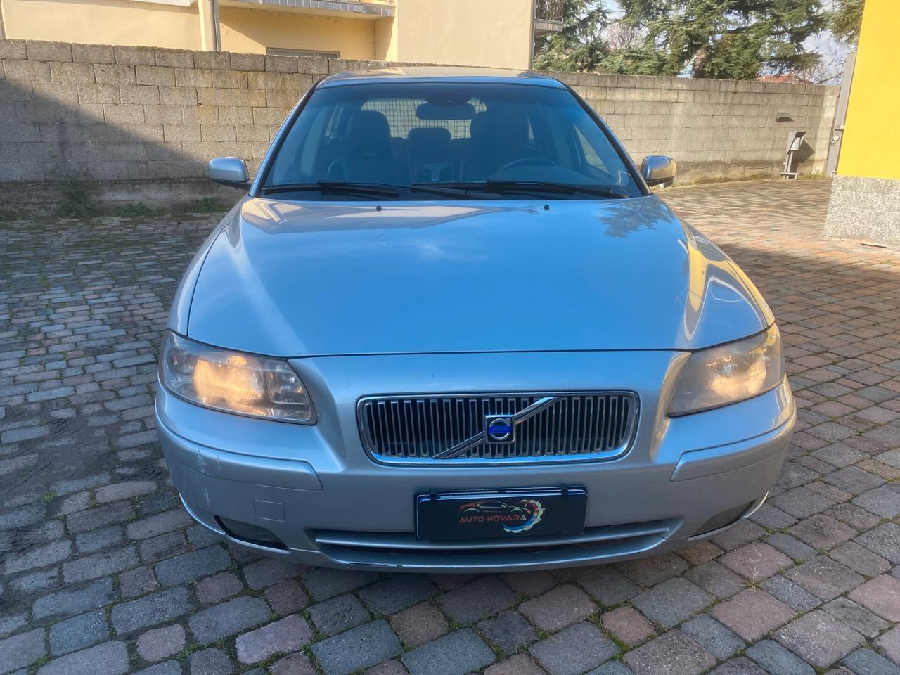 Volvo V70/XC70 V70 2.4 D5 20V cat Summum automatica