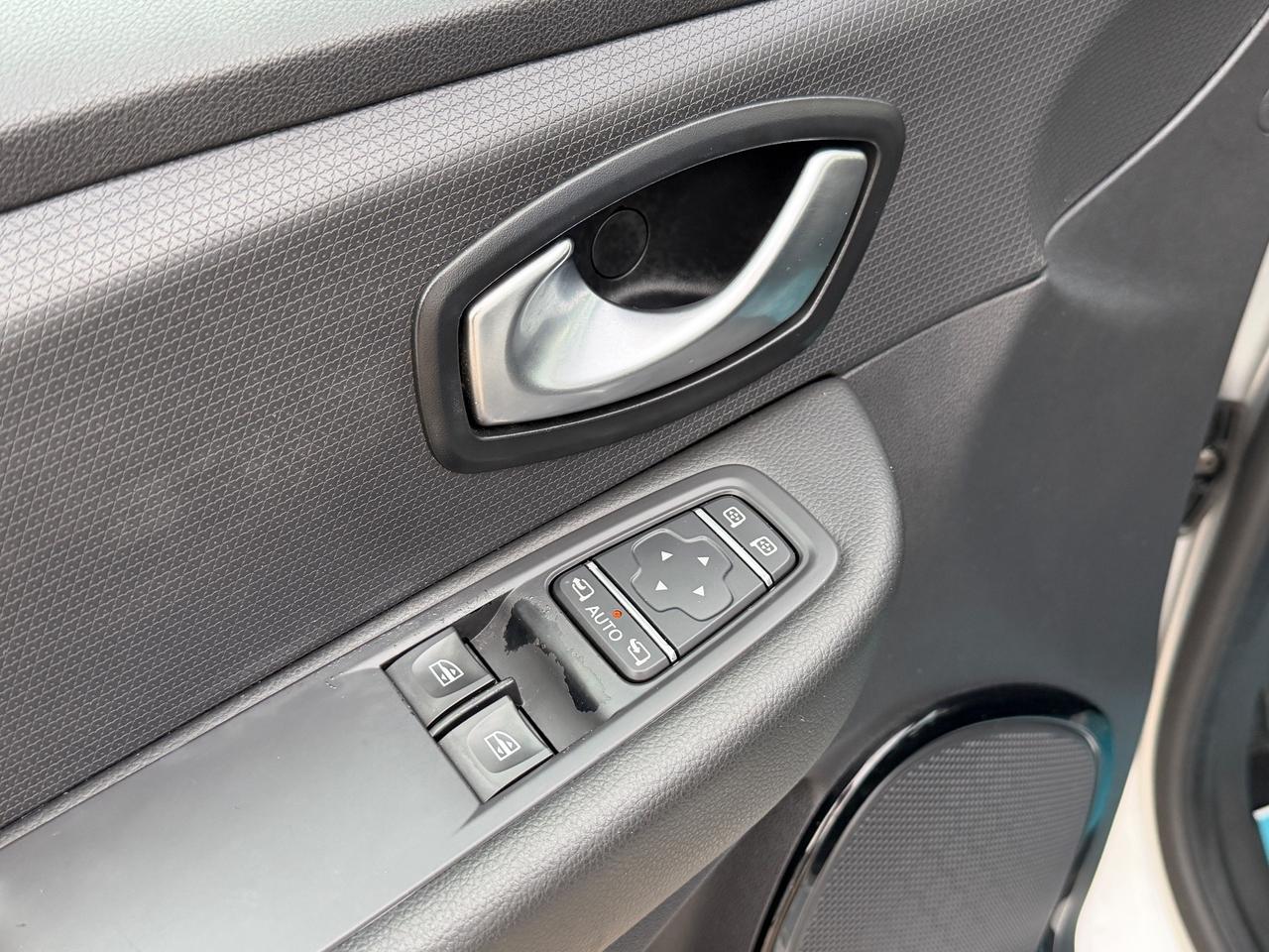 Renault Clio dCi 8V 75 CV 5 porte Moschino Intens