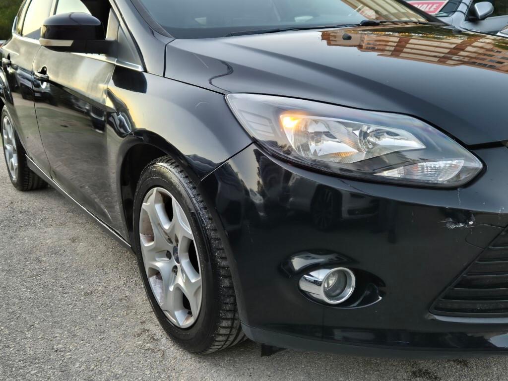 Ford Focus 1.6 TDCi 115 CV Titanium LEGGI