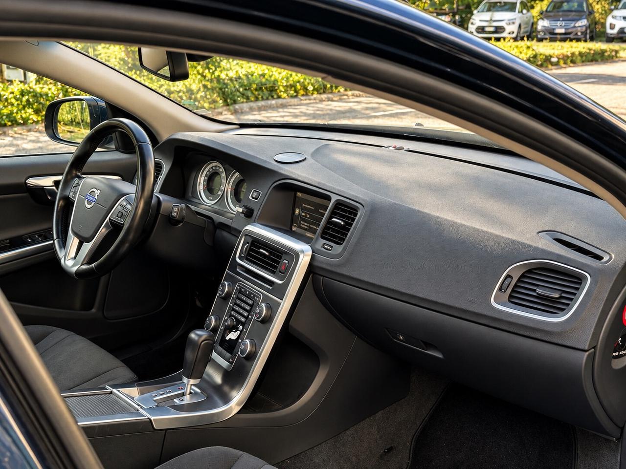 Volvo V60 D5 AWD Geartronic Summum 215 CV – Automatica 4x4 Tetto Apribile