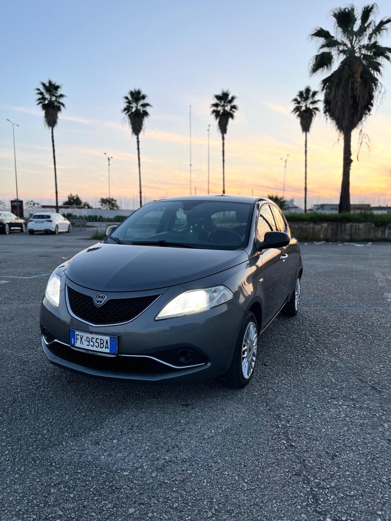 Lancia Ypsilon 0.9 TwinAir 85 CV 5 porte S&S DFN Gold