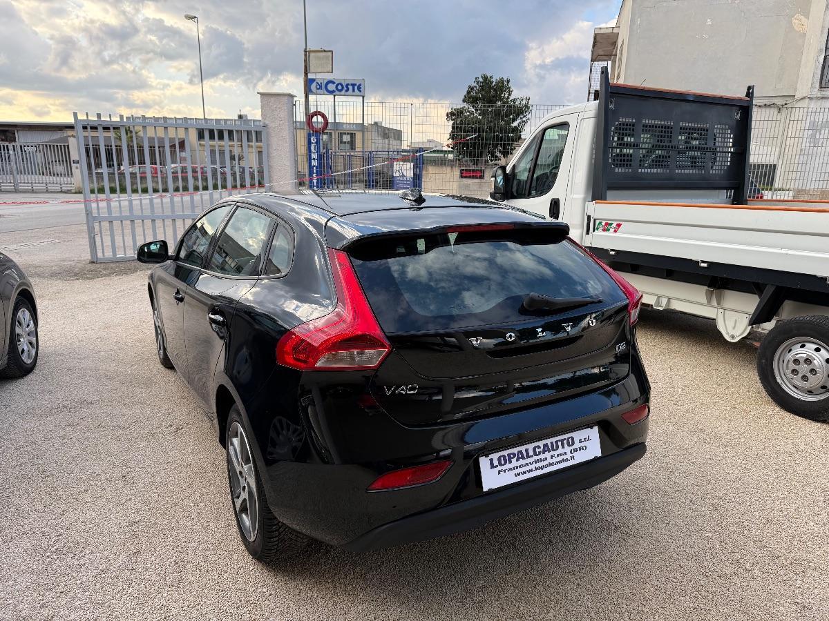 VOLVO - V40 - D2 Business