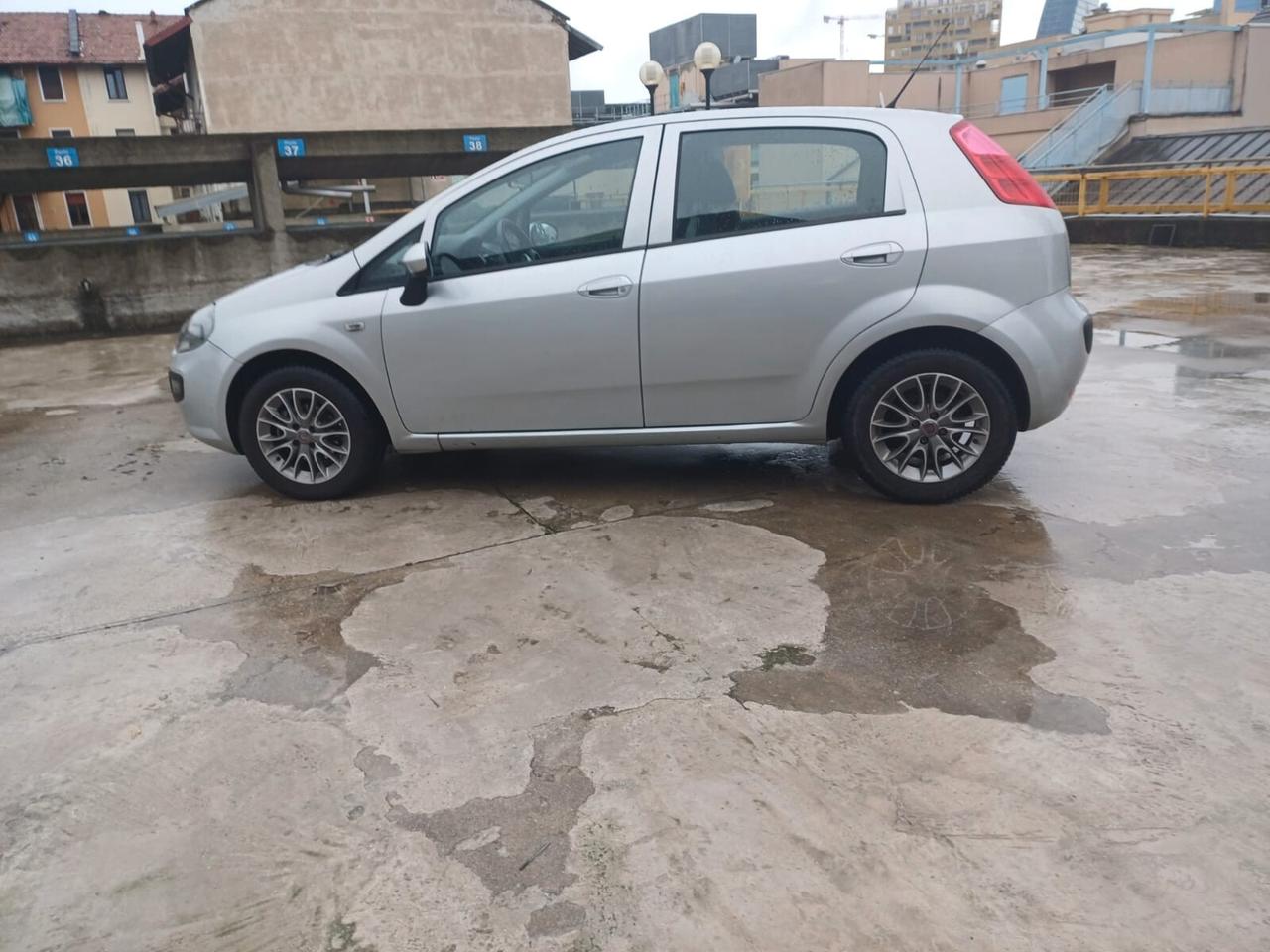 Fiat Punto 1.4 8V GPL LOUNGE E6
