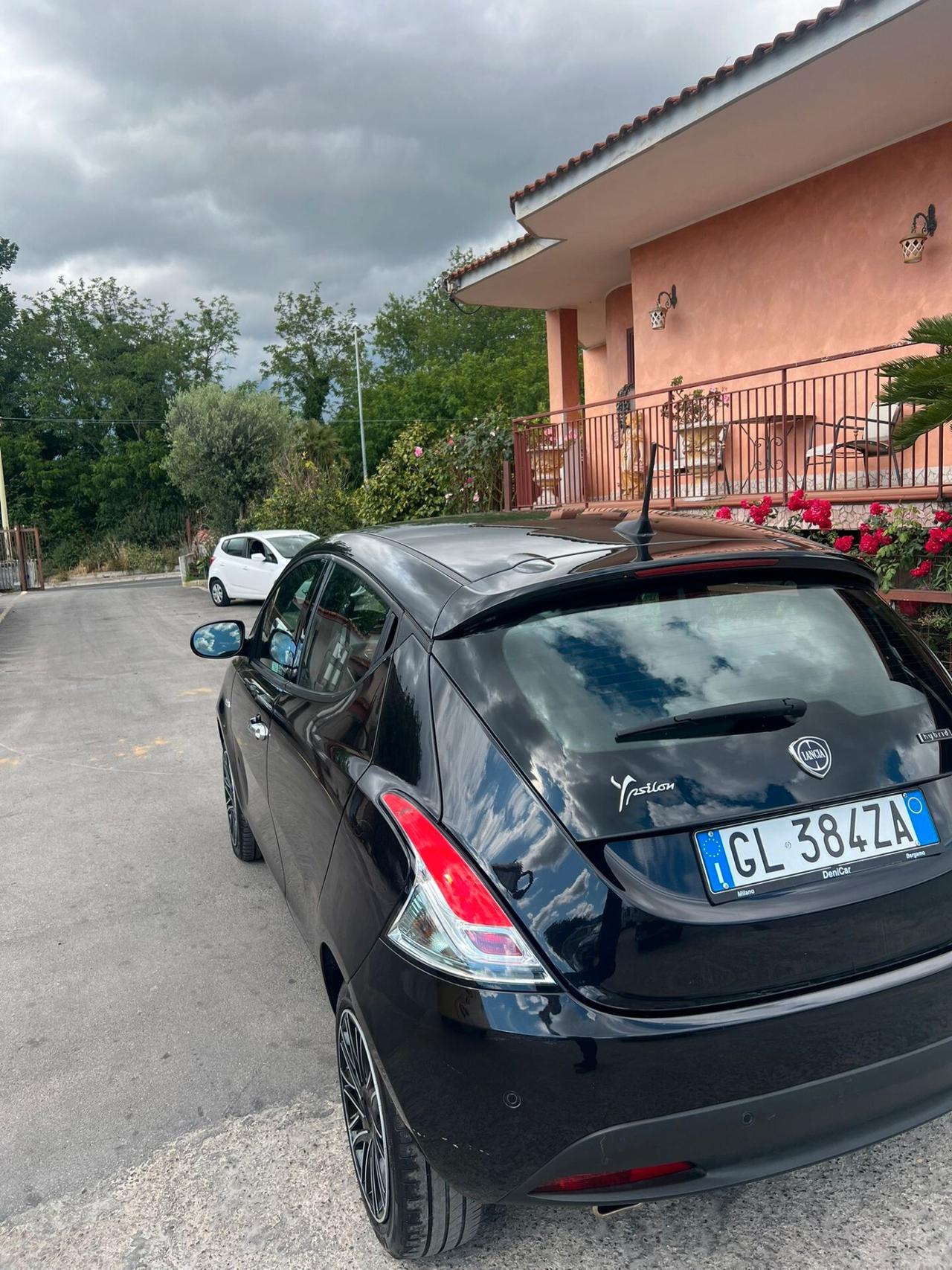 LANCIA YPISILON ANNO 2022 IBRIDA