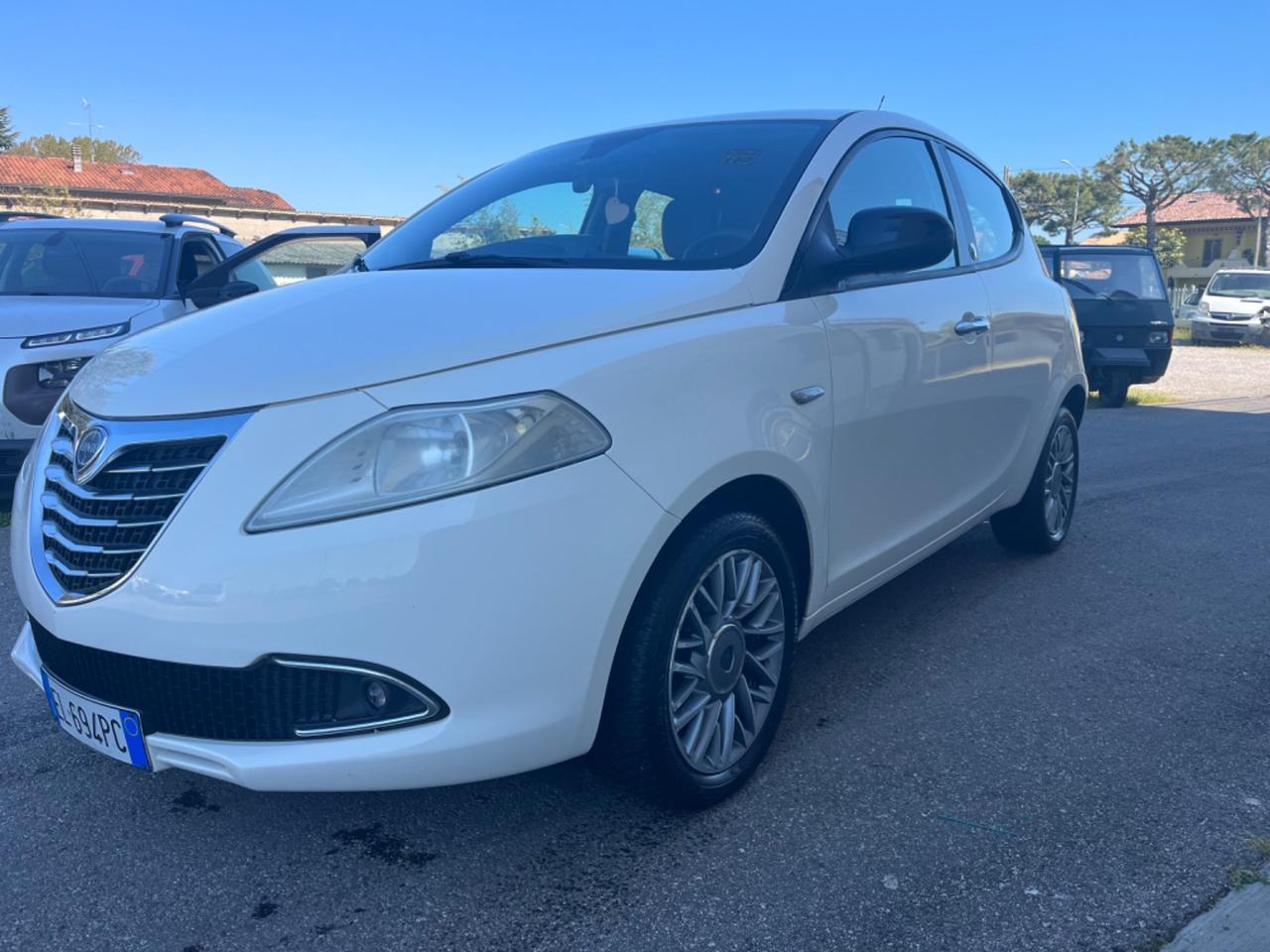 Lancia Ypsilon 1.2 69 CV 5 porte GPL ok neopatentati