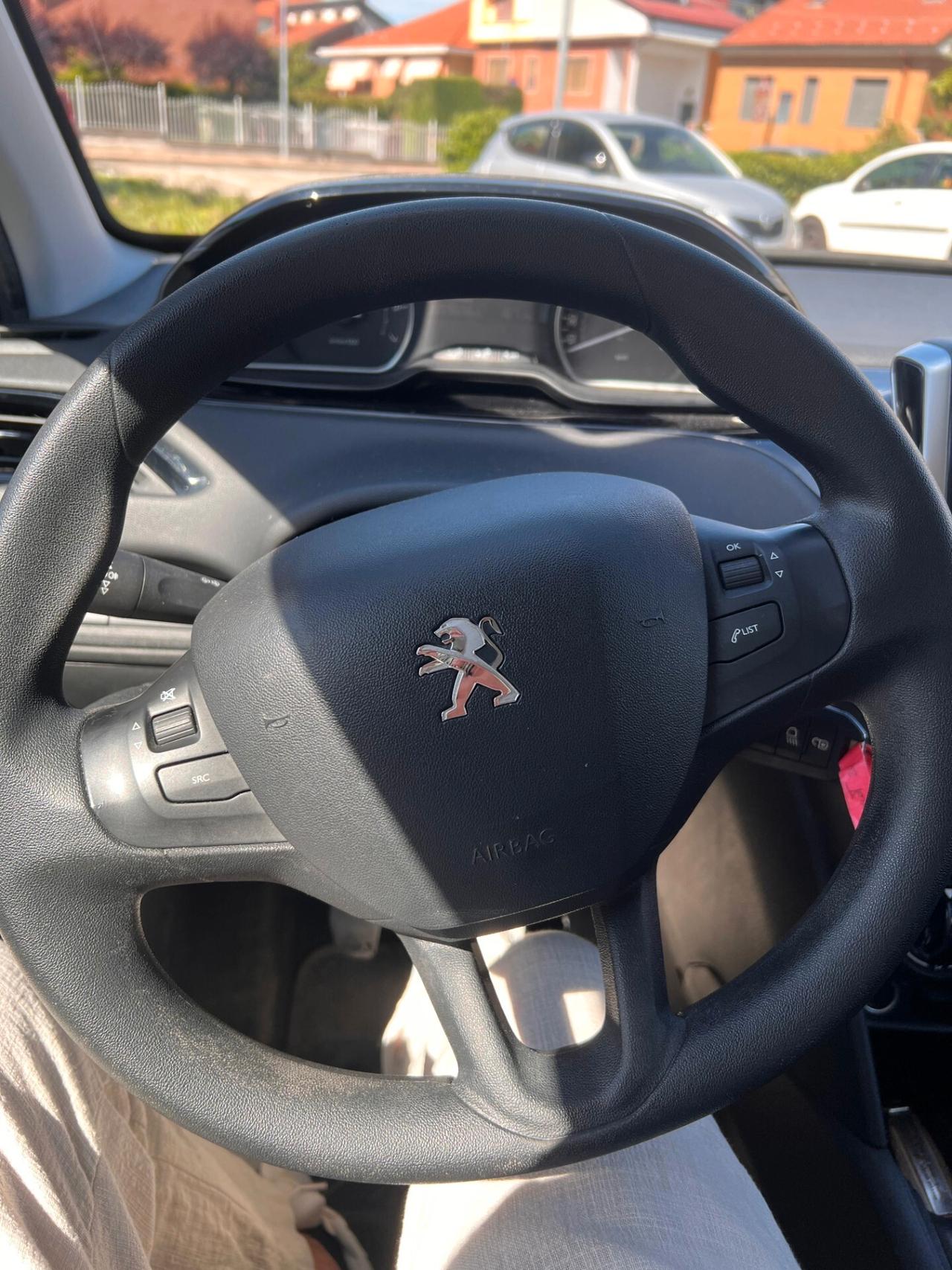 Peugeot 208 PureTech 82 5p. GPL Allure