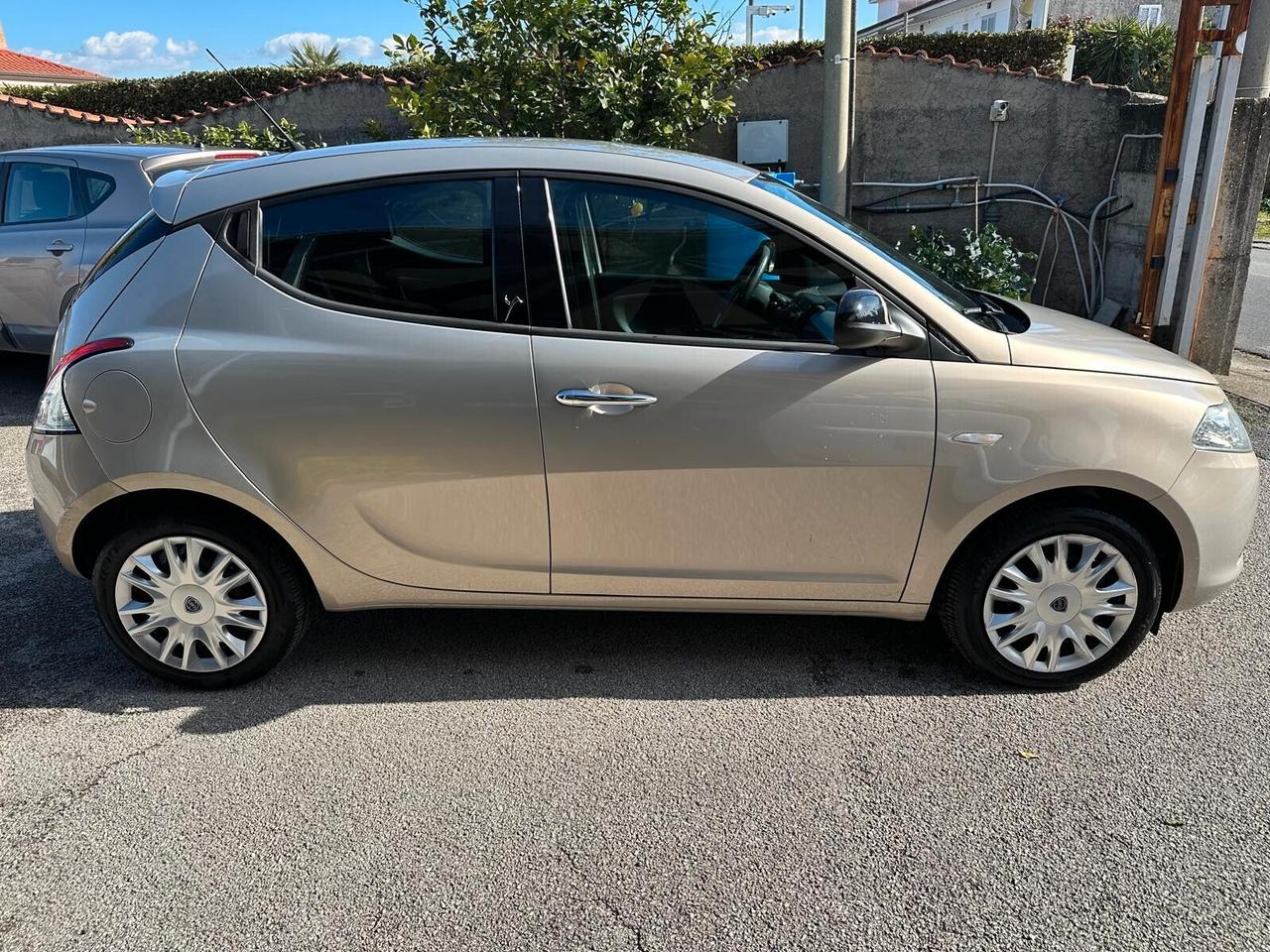 Lancia Ypsilon 1.2 69 CV 5 porte Gold