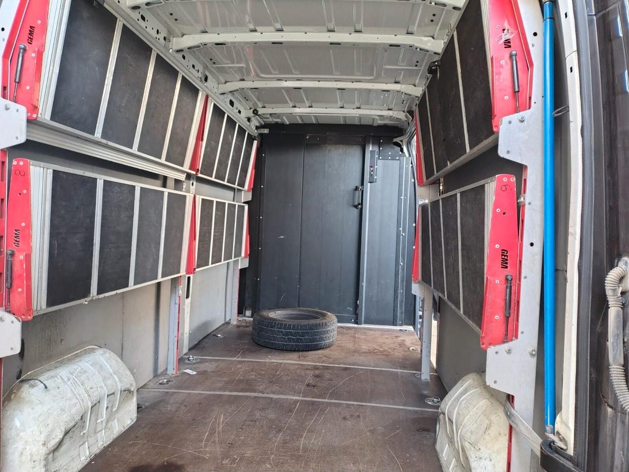 Renault MASTER 2.3 FURGONE TETTO ALTO CON ATTRZZATURA SCAFFALI IDRAULICI