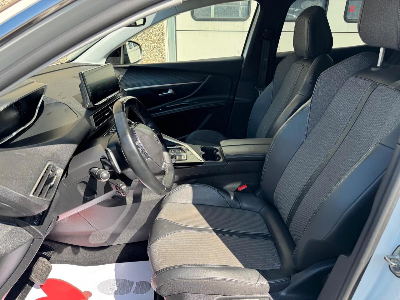 Peugeot 3008 BlueHDi 130 S&S EAT8 Allure