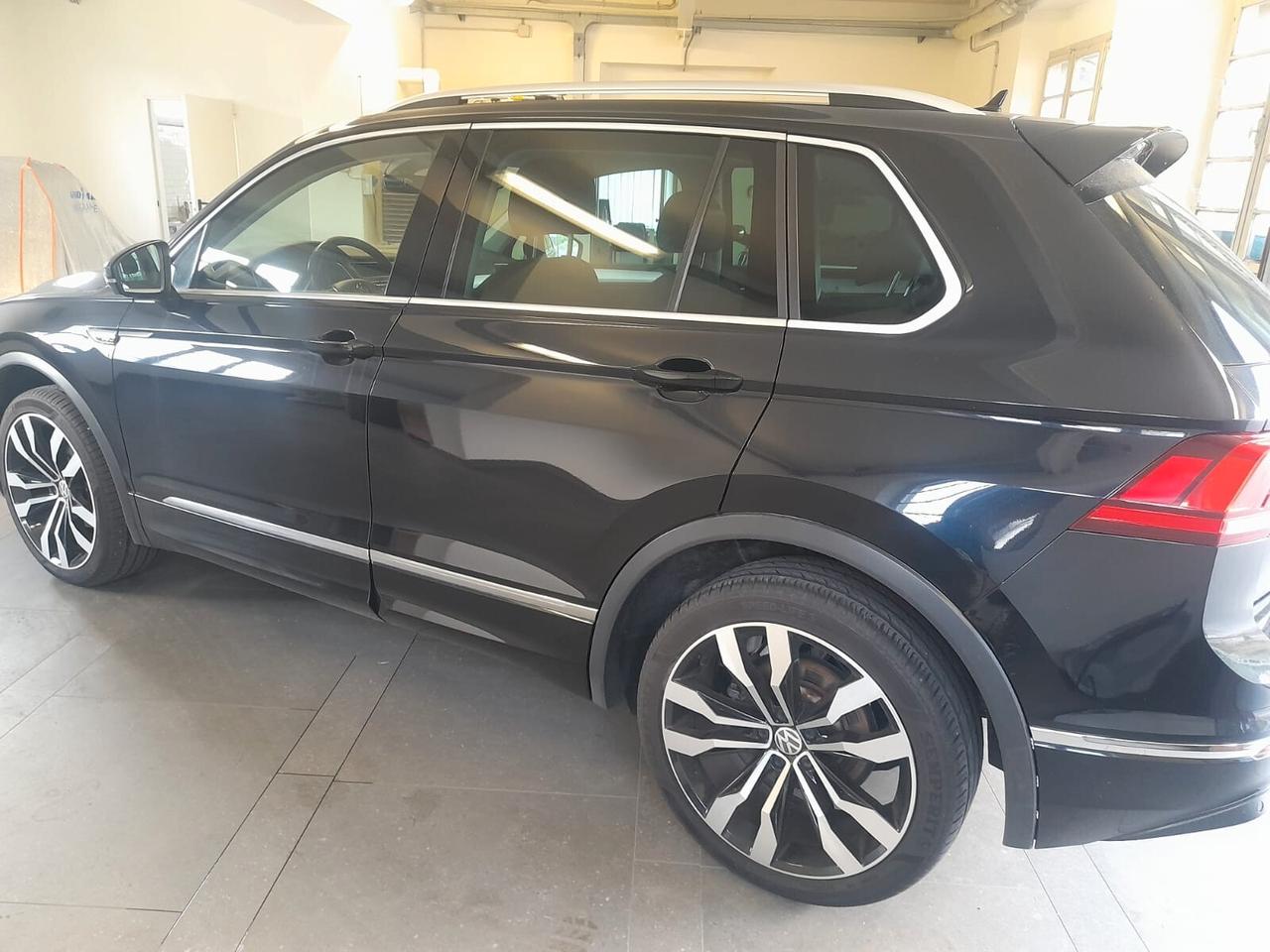 Volkswagen Tiguan 2.0 TDI SCR 4MOTION Sport R-Line