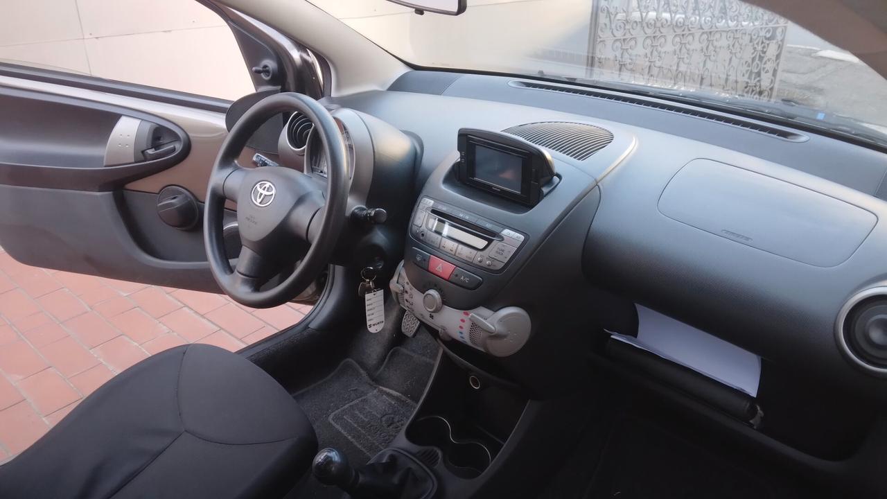 Toyota Aygo 1.0 VVT-i 69 CV 3 porte x-clusiv MMT