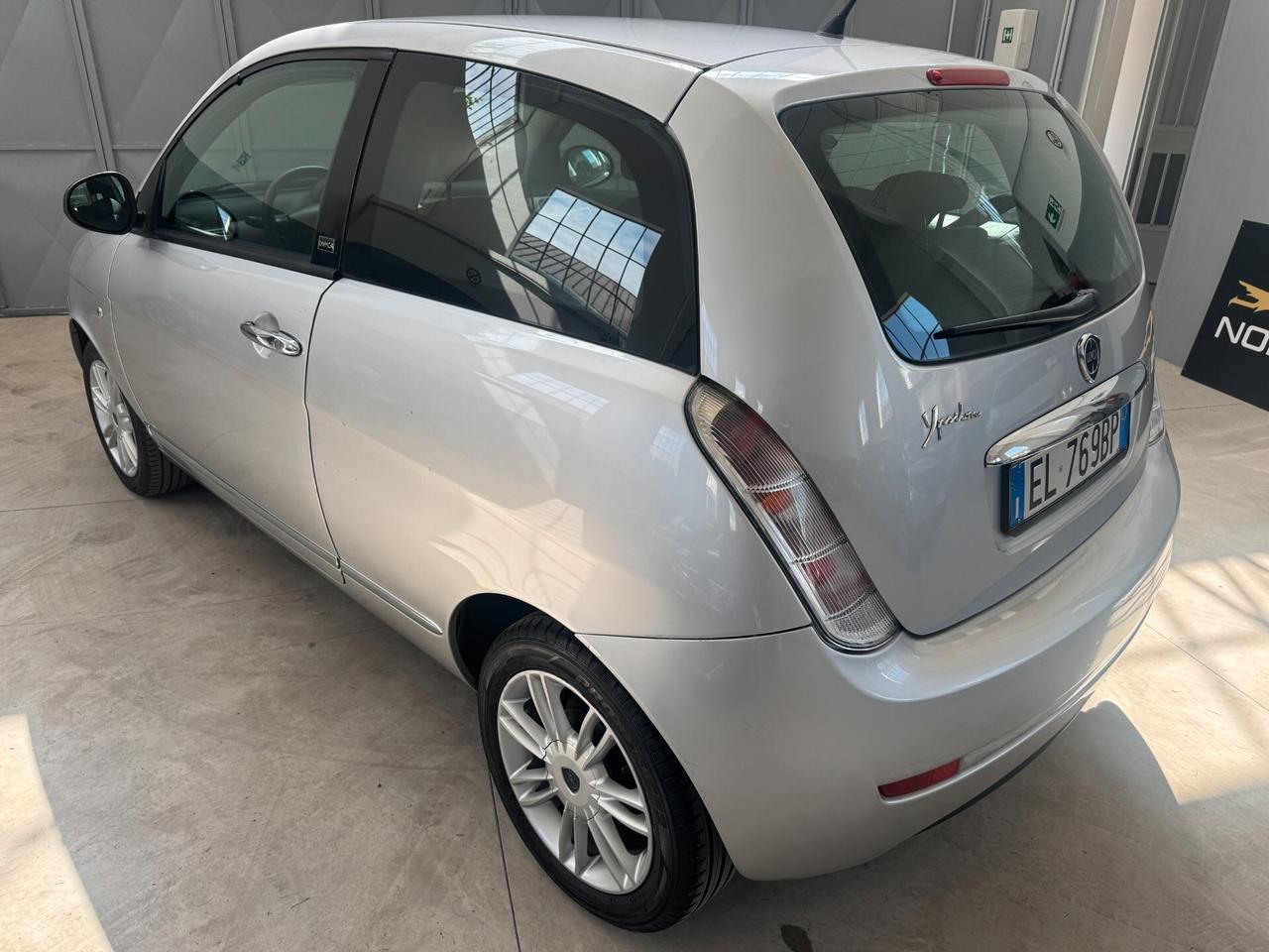 Lancia Ypsilon 1.2 69 CV Unyca