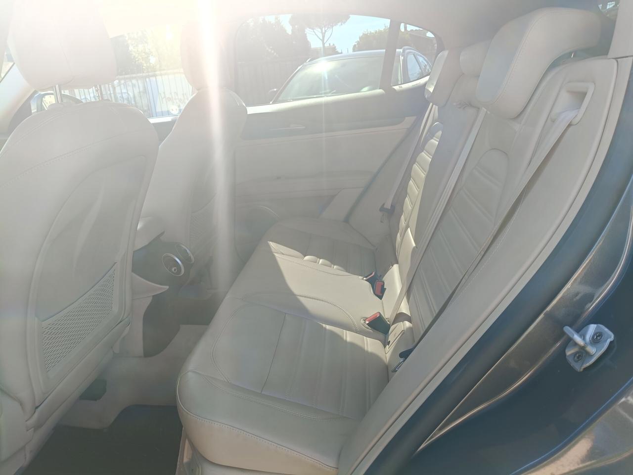 Alfa Romeo Stelvio 2.2 Turbodiesel 210 CV AT8 Q4 Executive