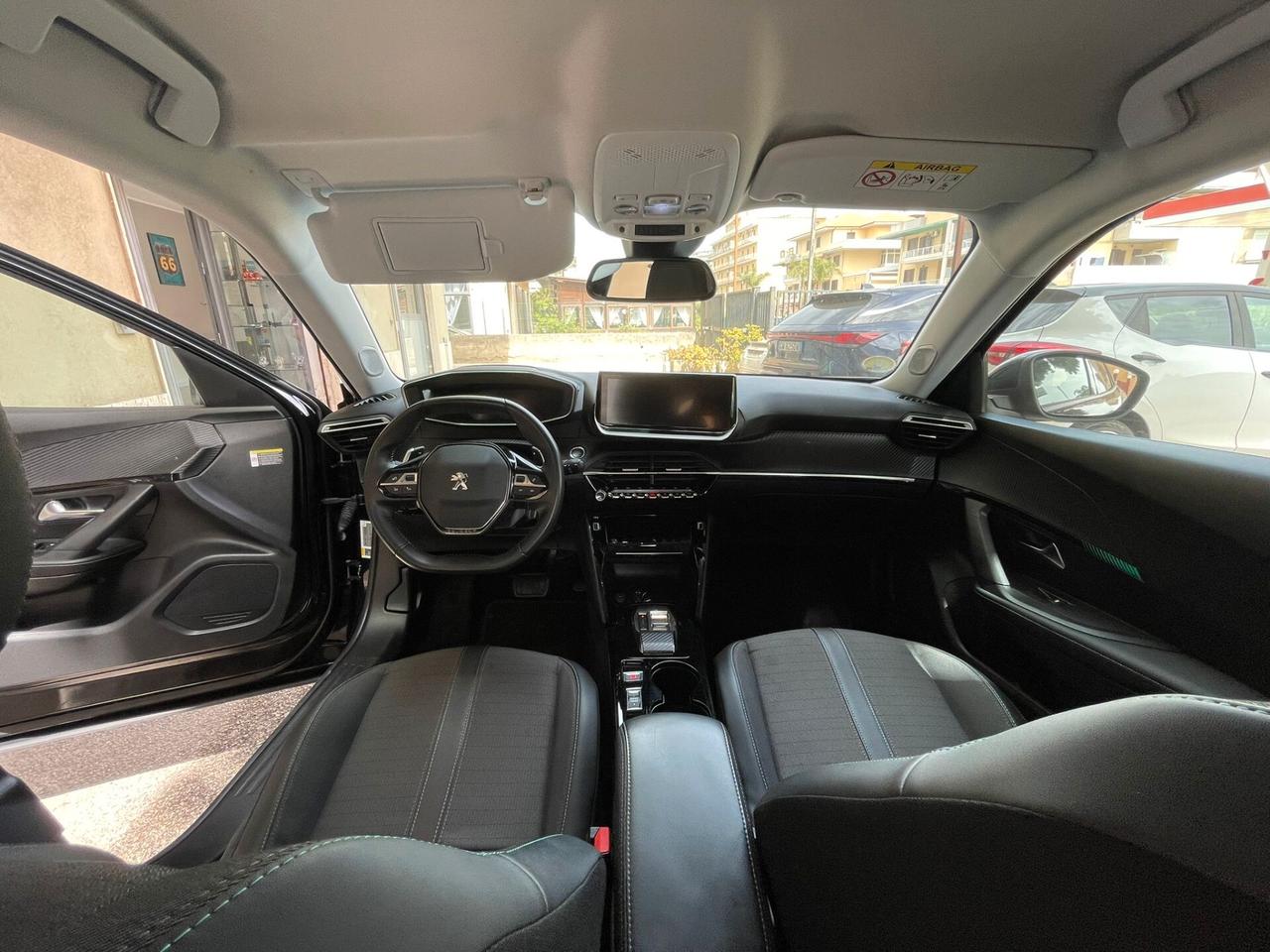 Peugeot 2008 BlueHDi 130 S&S EAT8 Allure