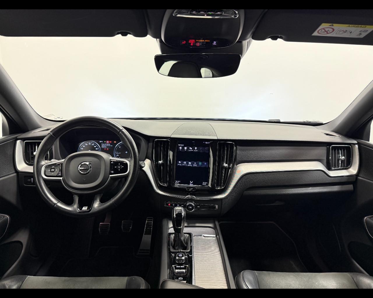 VOLVO XC60 D4 R DESIGN