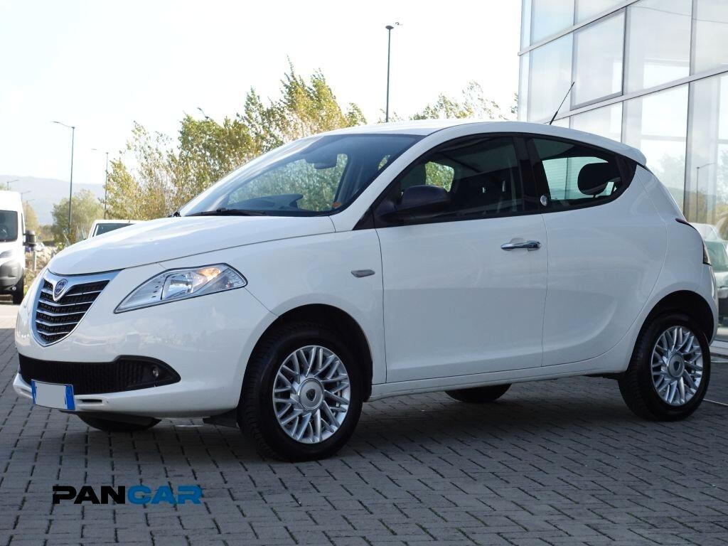 Lancia Ypsilon 0.9 TwinAir 85 CV 5 porte Metano Ecochic Silver