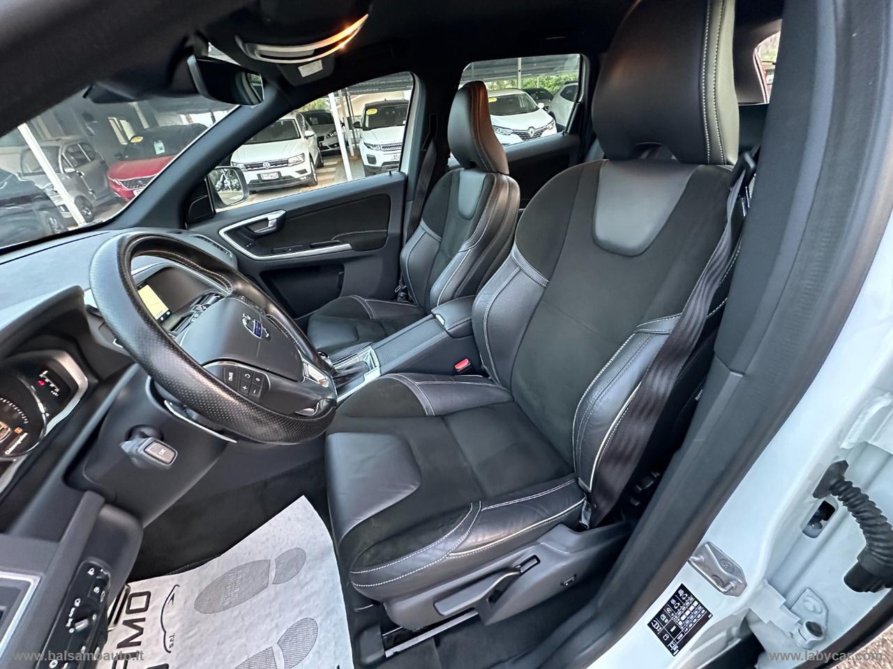VOLVO XC60 D4 AWD R-design Momentum