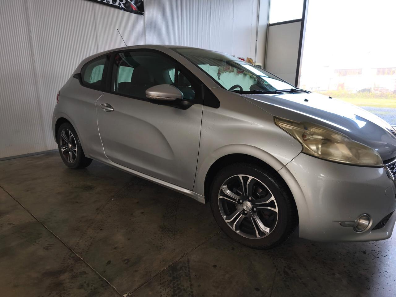 Peugeot 208 1.4 HDi 68 CV 3 porte Allure